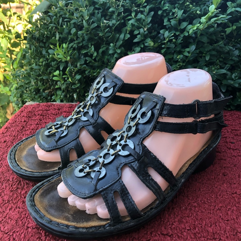 Noat Women’s Black Leather Gladiator with Metal Ring Style  Sandals Size 39/8US
